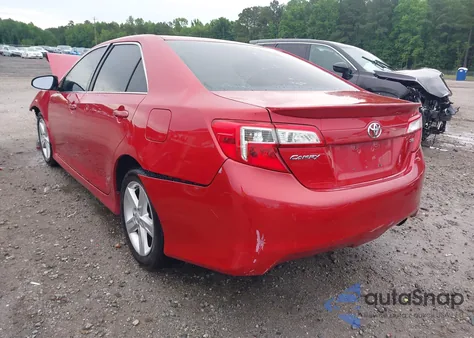 2014 Toyota Camry Se z USA, uszkodzony, nr VIN 4T1BF1FK0EU747857